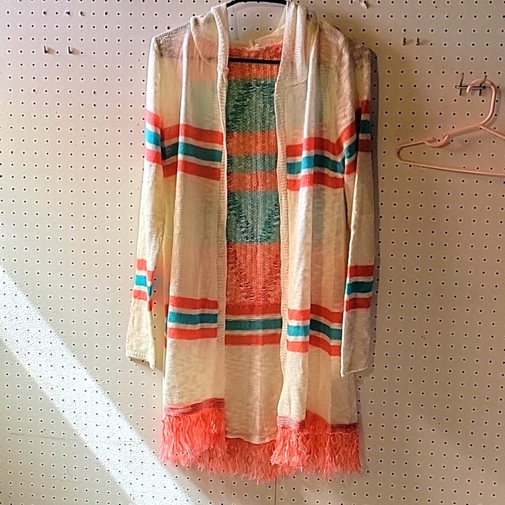 Hooded white long sweatee